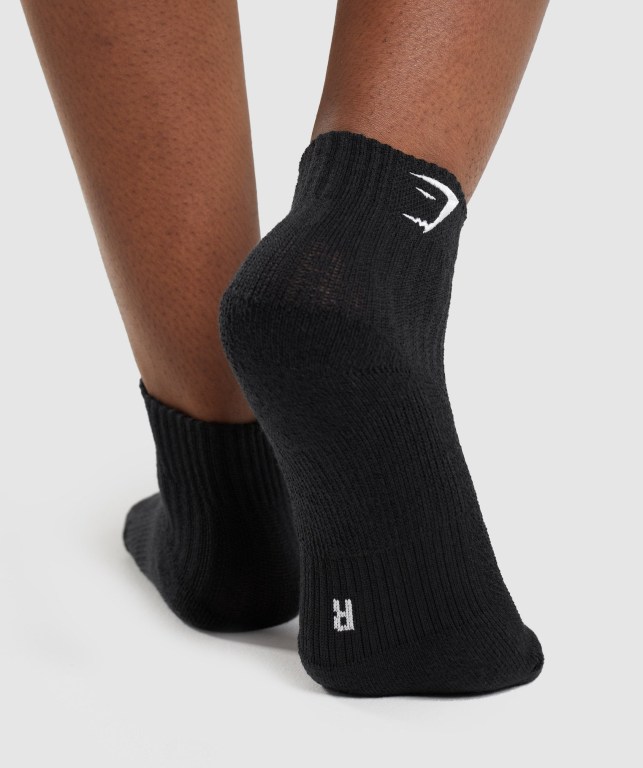 Calcetines Gymshark Sharkhead Embroidered Quarter 2pk Negras | 2AxrTAqpkVp