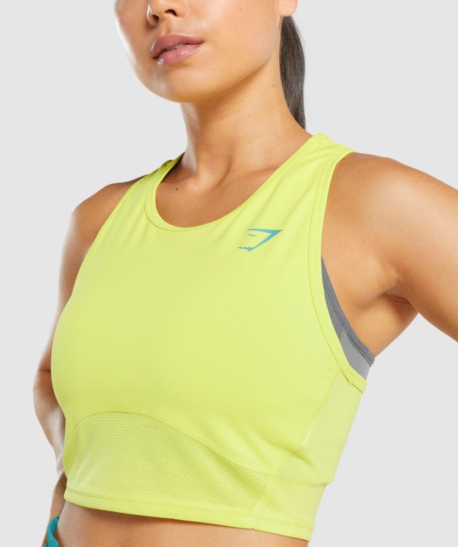 Camiseta Sin Mangas Running Gymshark Pulse Crop Amarillo | Q7vYAXBAQBk