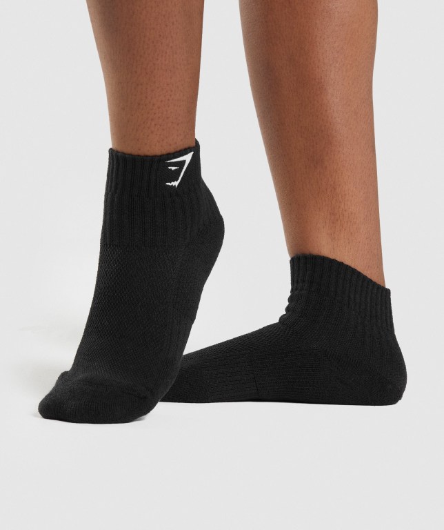 Calcetines Gymshark Sharkhead Embroidered Quarter 2pk Negras | 2AxrTAqpkVp